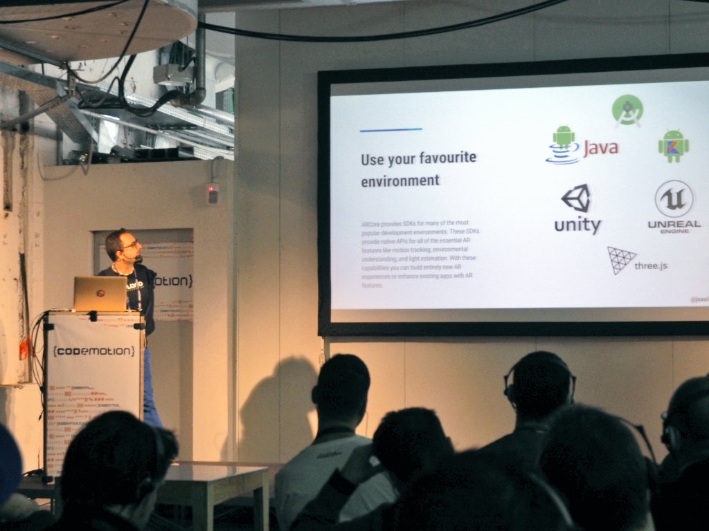 CodemotionIT's tweet image. &quot;#ARCore has a cool feature: light detection. It can be used in your favourite IDE: Android Studio (both Java and Kotlin), Unity, Unreal Engine, for the web too with Three.js (still very alpha)&quot; @joaolaq here at #Codemotion Milan 2017