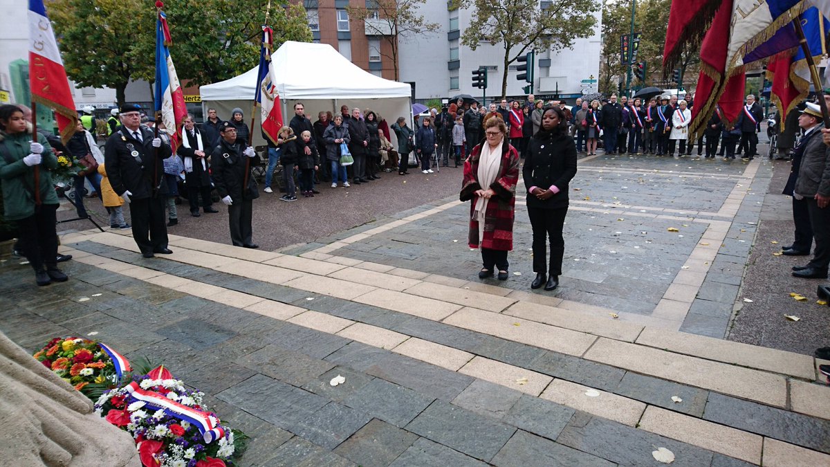 fatousow92's tweet photo. Commémoration du #11novembre1918 à #Colombes ce matin où j’ai déposé une gerbe au nom du sénateur @iacovellixavier #devoirdemémoire https://t.co/qYGBJxPYVA