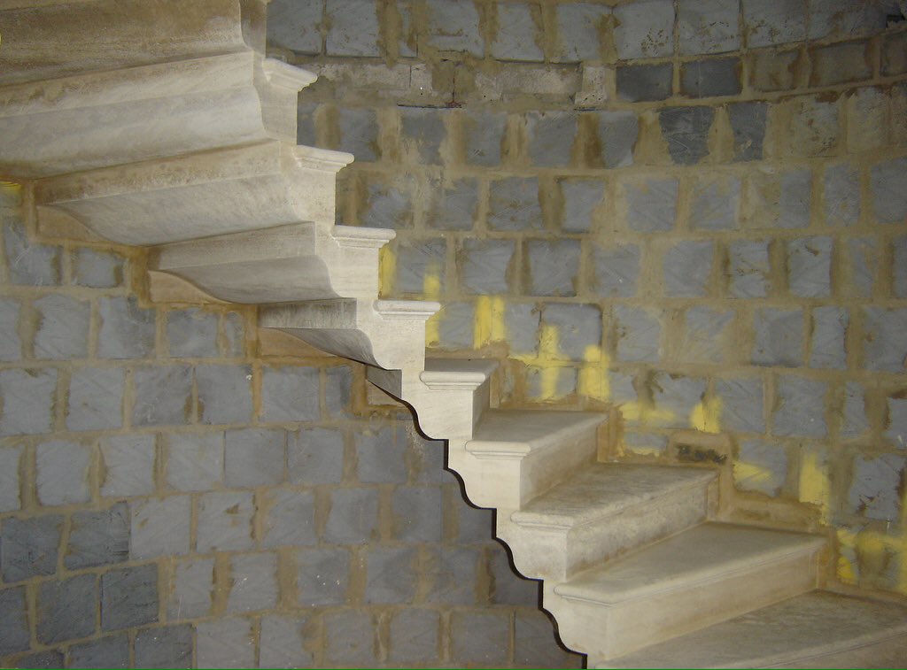 BuildscapeLtd's tweet photo. Cantilevered Stairs under construction #Naturalstone #buildscape https://t.co/Uk3ApKxok8