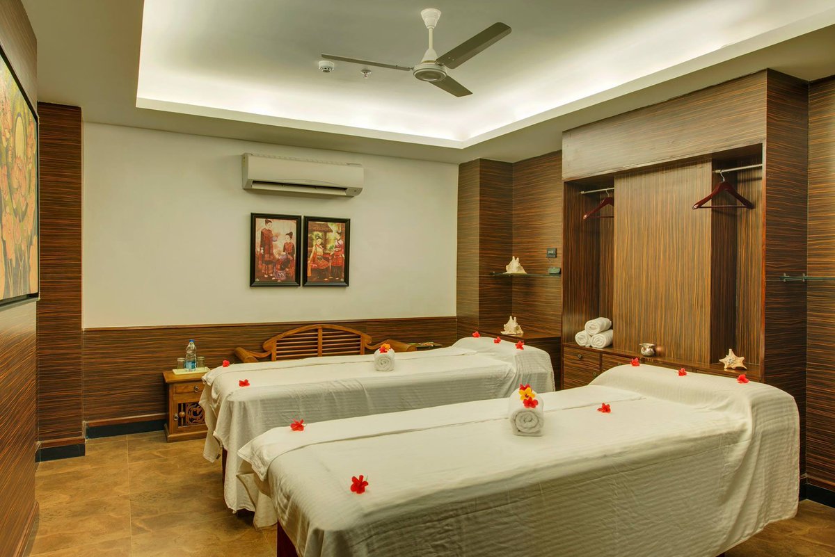 MayfairResorts's tweet photo. Revive the romance with a therapeutic #CoupleMassage experience at the tranquil #Spa in #MAYFAIRWaves in #Puri. For enquiries please visit https://t.co/zDlkPcdTnA or call @ +91-9237500101 or write us at info@mayfairhotels.com https://t.co/J39KNASLxw