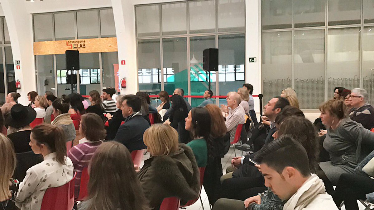 La viceconsejera de Turismo y Comercio, <a href="/muelalopez/">Isabel Muela López</a> expone en #BilbaoKomunika las apuestas del departamento por el emprendimiento y digitalización del sector comercial de Euskadi. #comerciodeproximidad #ecommerce