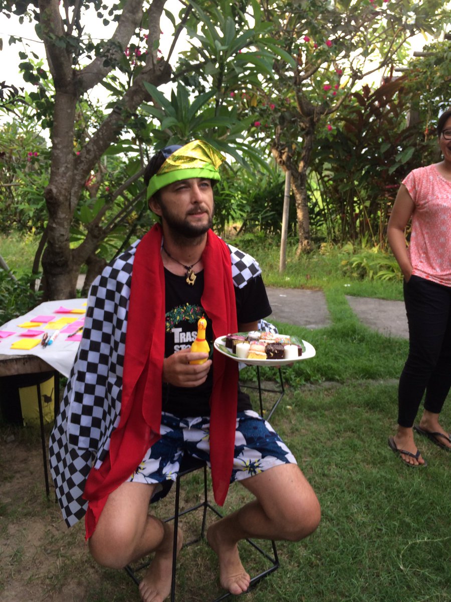 BaliSusJam's tweet photo. One of our Jammers, Julien, had a bday surprise at the end of today's sessions 😊👏🏼#balisusjamdenpasar2017 #TrashTalk https://t.co/0qi5qdgYOi