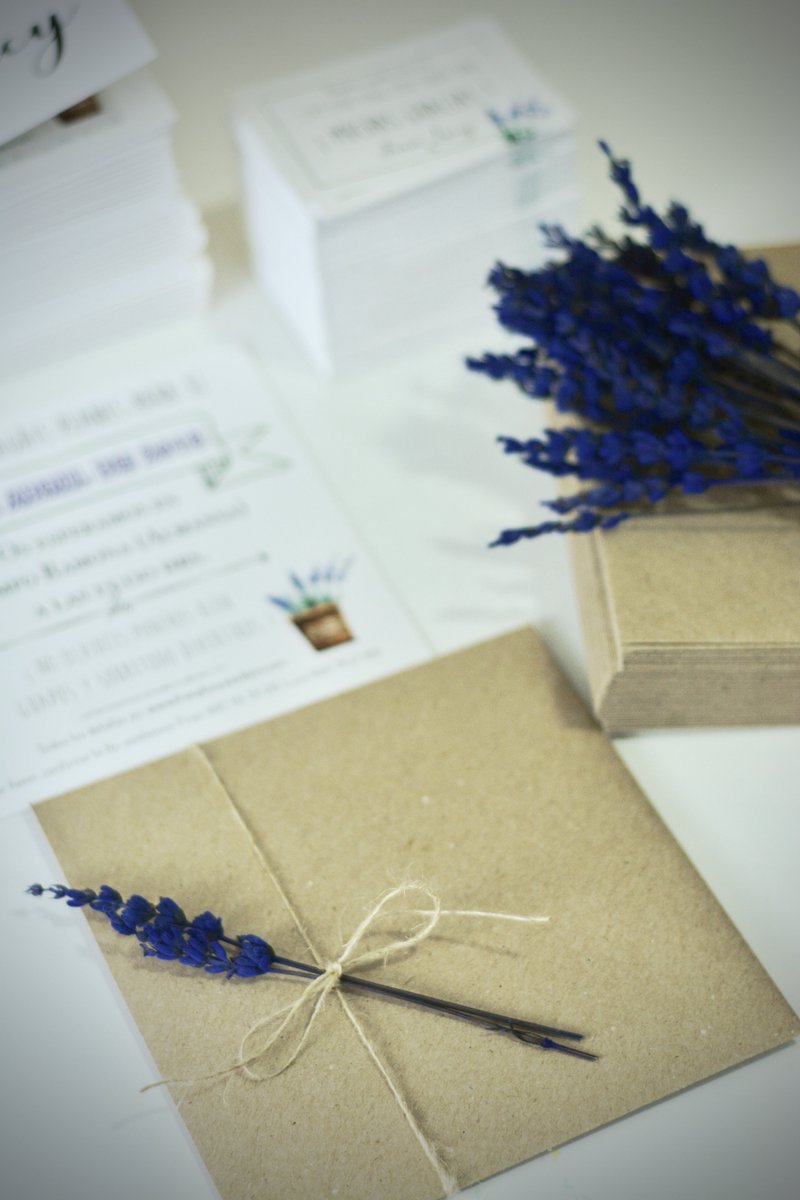 MariaErase's tweet photo. Entregando ya invitaciones bonitas para las primeras bodas del 2018!!! 
#invitacionesboda #bodas2018 https://t.co/PTVJFlnO6B