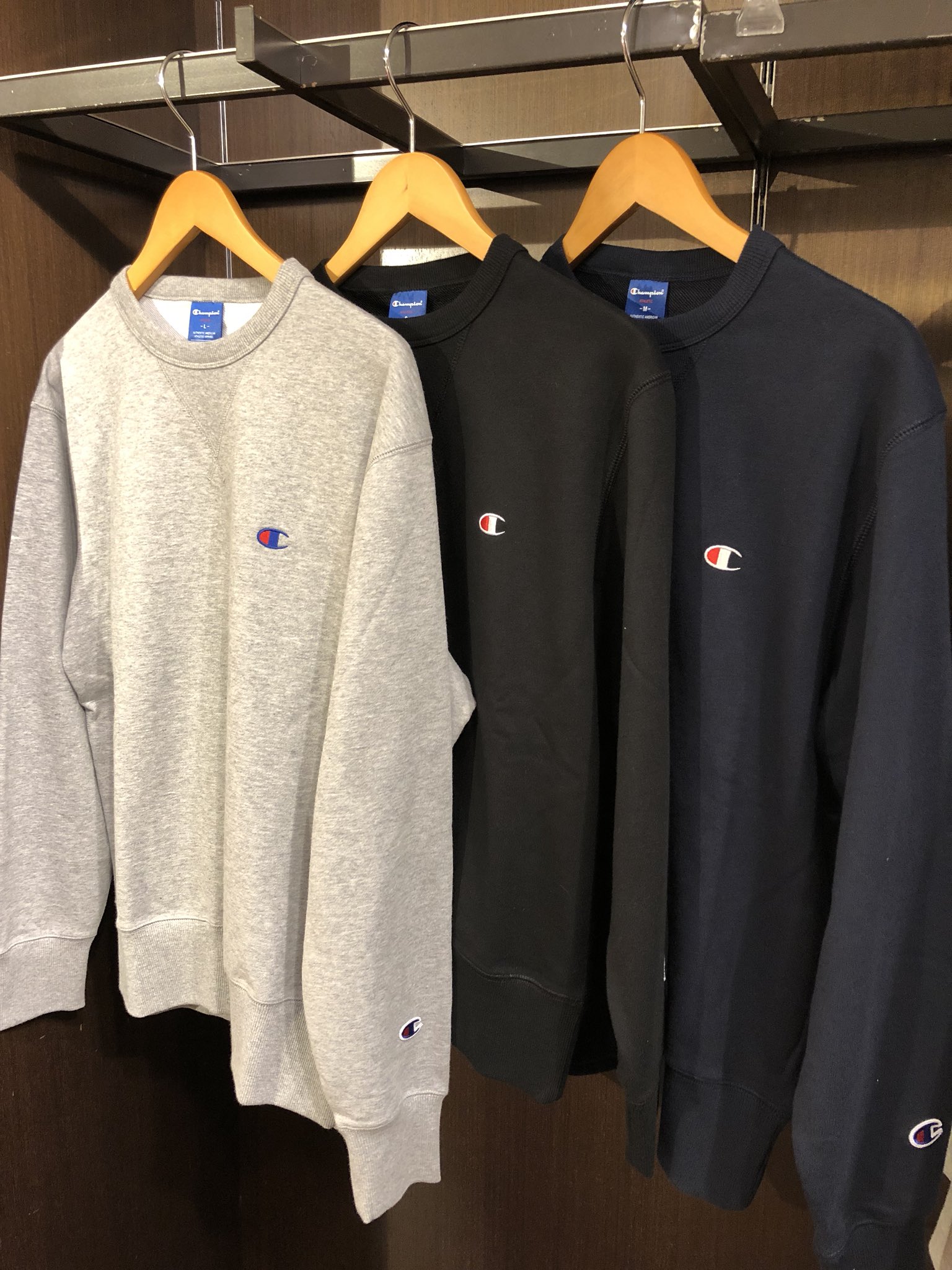 スポーツマリオマルイシティ横浜店 Twitter पर Champion チャンピオン トレーナーも入荷しました 品番 C3 Ls050 カラー ブラック 090 グレー 070 ネイビー 370 3900 Tax スポーツマリオ チャンピオン チャンピオンパーカー トレーナー Champion
