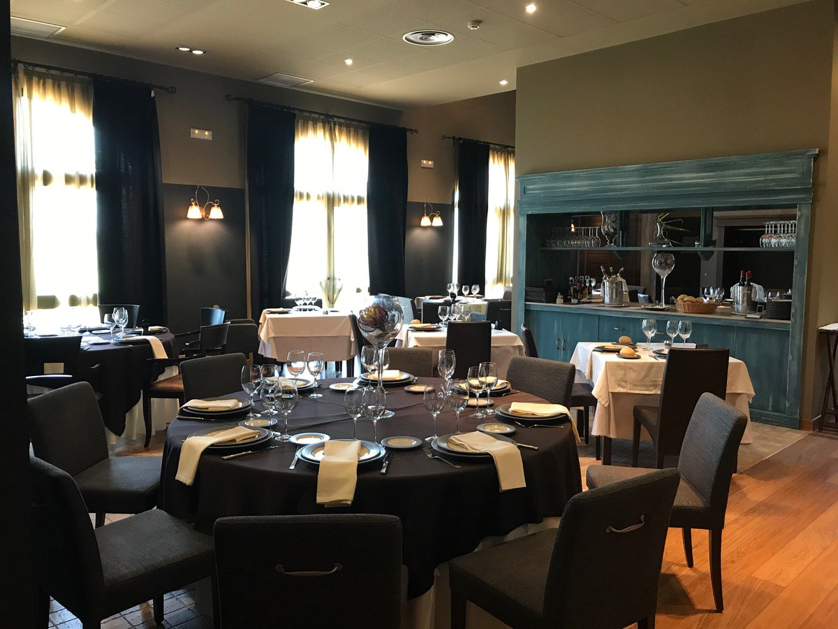 _LaEncomienda's tweet photo. #menusdeempresa para cada festividad y celebración, al frente @NicolasRBChef acompañado por Adrián Cuevas https://t.co/PEOnFMOaH6 https://t.co/vmluDPFk4A