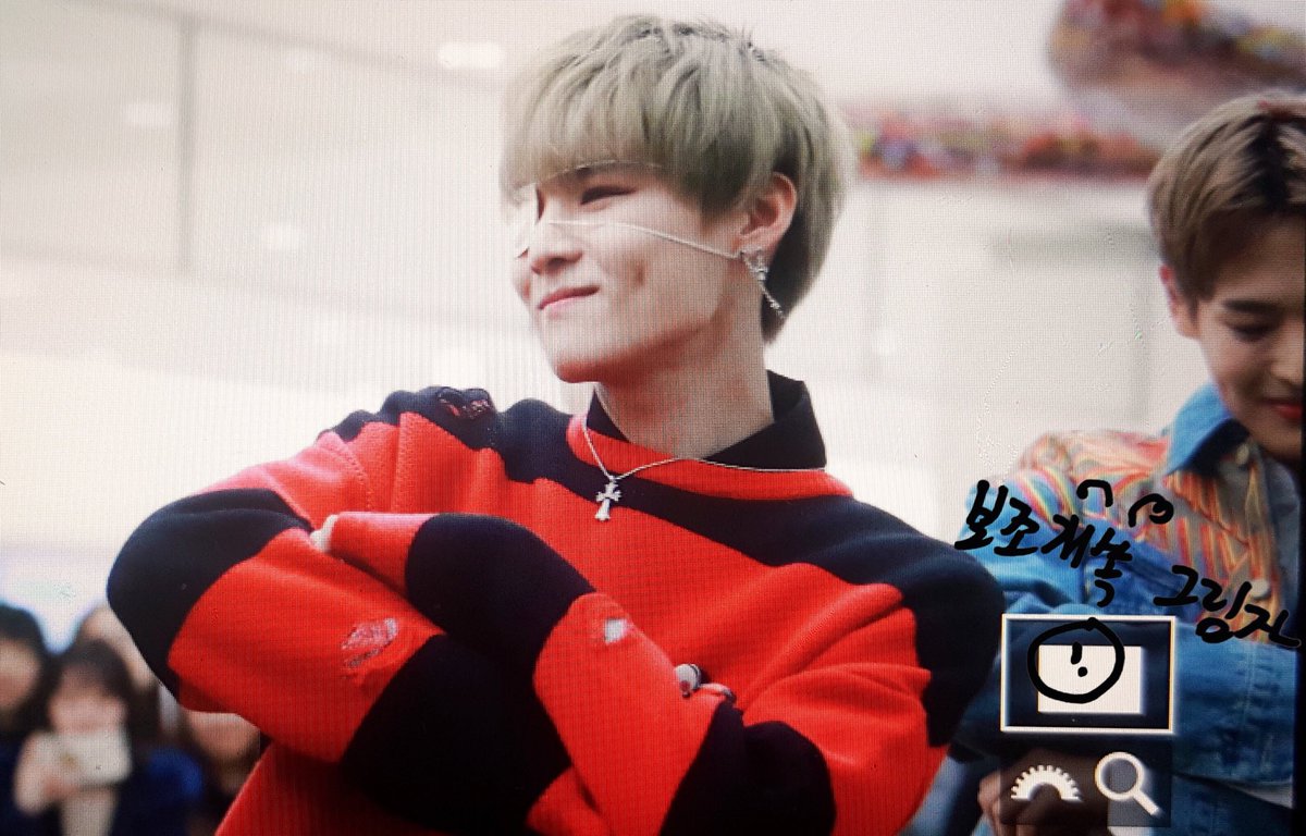 theshadow_sejun's tweet photo. 171111 1��년 기념 버스킹 #빅톤 #임세준 😌💕 프리뷰 👉🏻 #세준 💓 https://t.co/5mdxXoD0yt