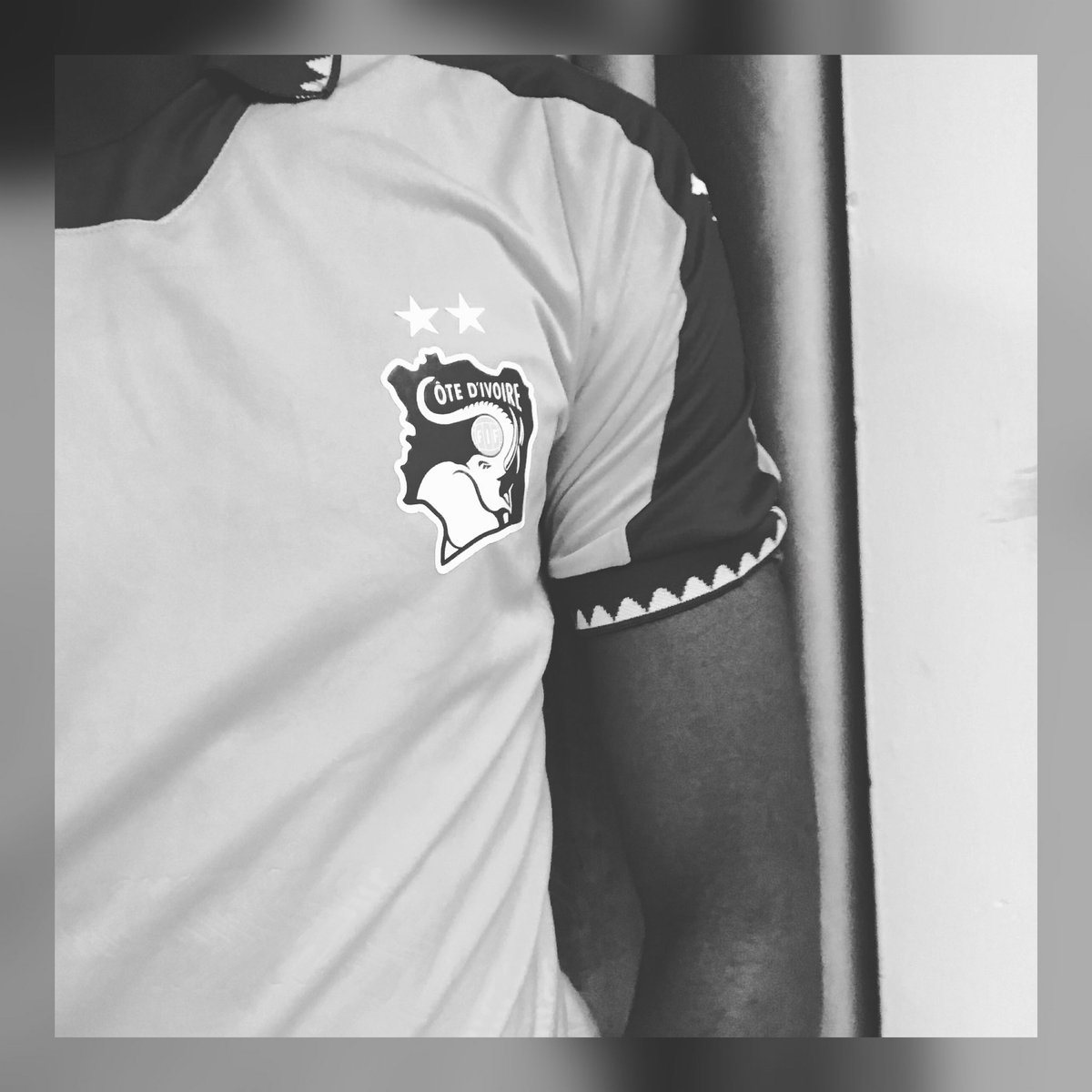 konezlatan's tweet image. Avec les 2 étoiles 😍 .On y croit dur comme fer 🇨🇮💪🏼🙏🏽 #PosteTonMaillot225 #Russia2018WorldCup #qualificationCDM