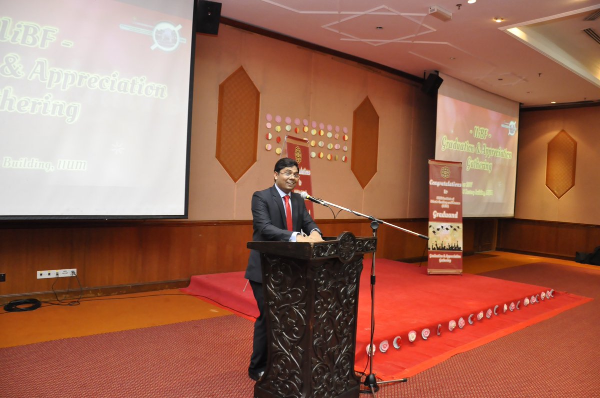 Jachattha's tweet photo. Yesterday, attended IIUM IIiBF Graduation and Appreciation Gathering Party before the Convocation. It was pleasing and satisfying to receive Outstanding Graduand Award in #PhD from department. Also, delivered my Graduation Speech. #33rdIIUMConvocation. https://t.co/rqoGJIIDgD