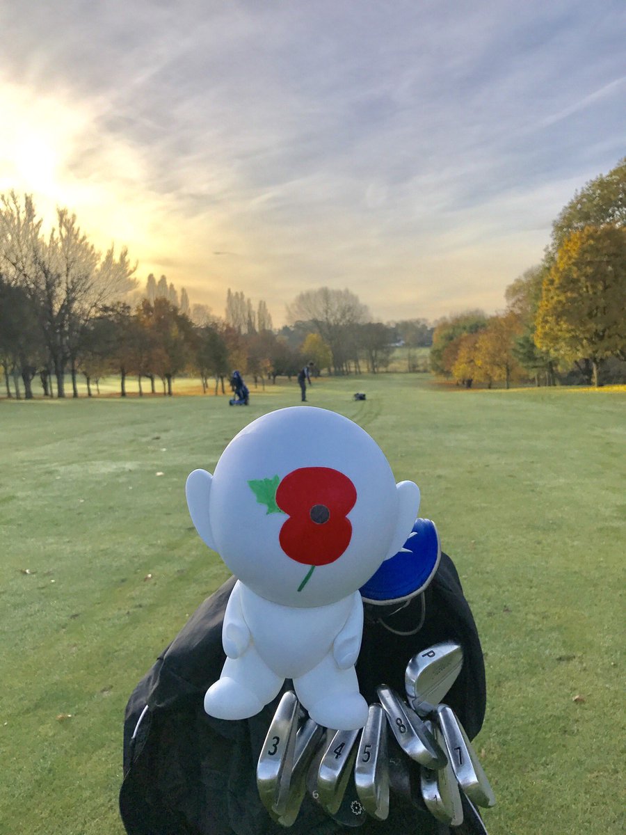 BlankCgolf's tweet photo. Lest we forgot 🌹#RememberanceDay2017 #lestweforget #golf #golffamily #golfcourse #golflife #golfers #golfaddict #golfswing #golfing #golf⛳️ #lestweforget🌹 #luggs #blankcgolf #getcreative https://t.co/4LjVnaWXwE