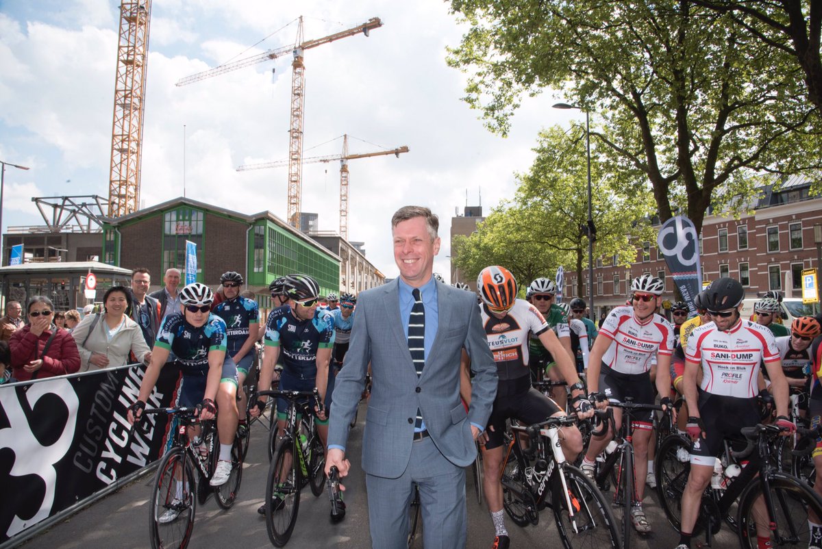 Nieuw op Twitter: onze ‘Mister Katendrecht’ <a href="/Dave_Andriese/">Dave Andriese</a> Volgen jullie hem al?