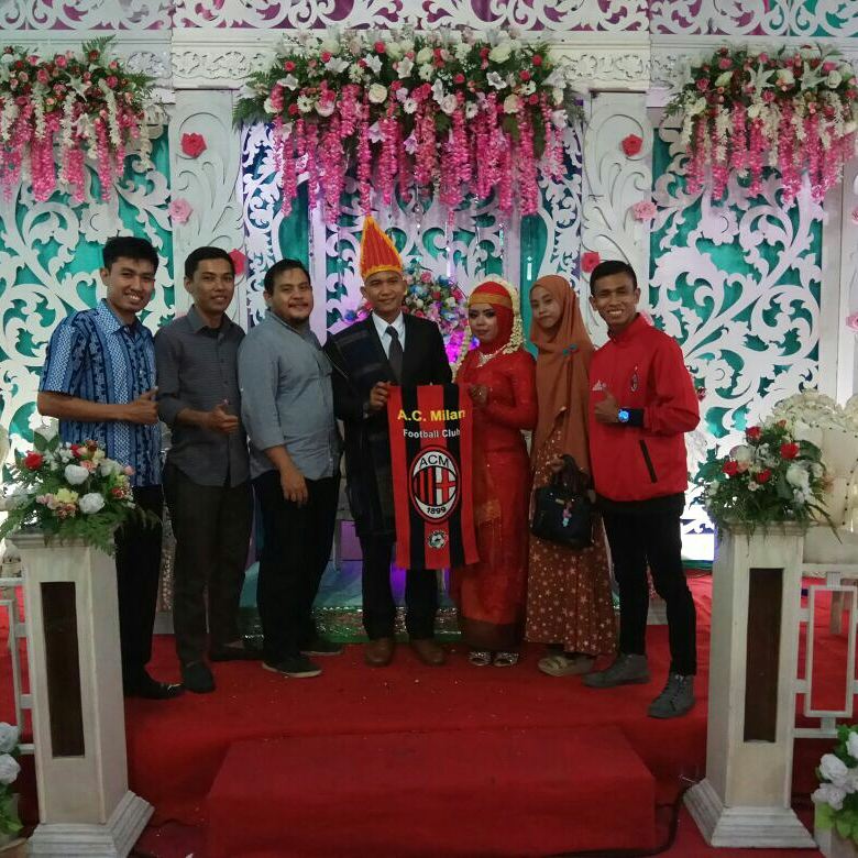 Pernikahan Member Milanisti Basis Binjai 

Andi Yusuf 
11-11-2017 

Forza Milan