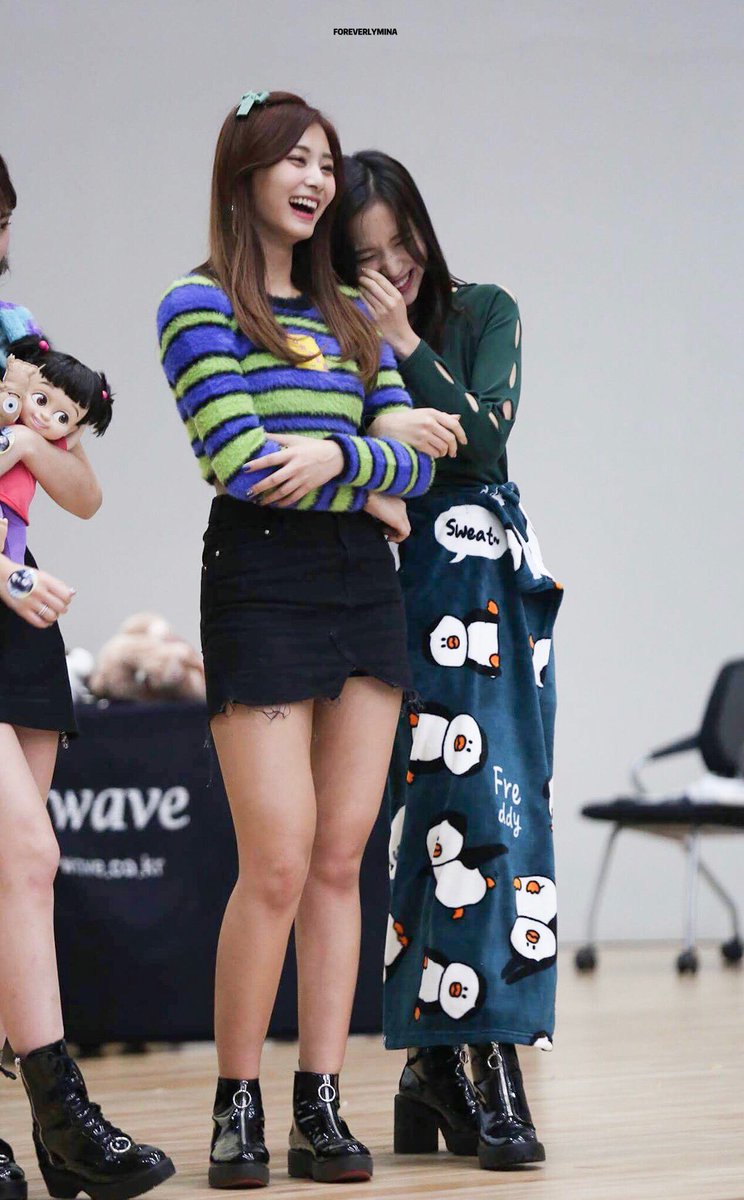 FOREVERLY_MINA's tweet photo. 171103 행복해😆😁😄☺️💕💕 

#트와이스 #미나 #쯔위 #TWICE #MINA #TZUYU https://t.co/RIPnuooyAP