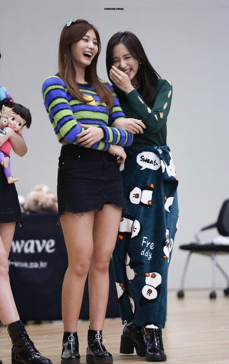 FOREVERLY_MINA's tweet photo. 171103 행복해😆😁😄☺️💕💕 

#트와이스 #미나 #쯔위 #TWICE #MINA #TZUYU https://t.co/RIPnuooyAP