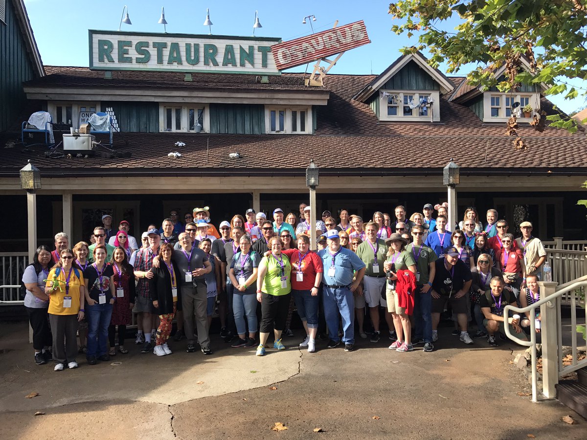 StorybookD's tweet image. Lots of sunshine and smiles #DisneyDish2017