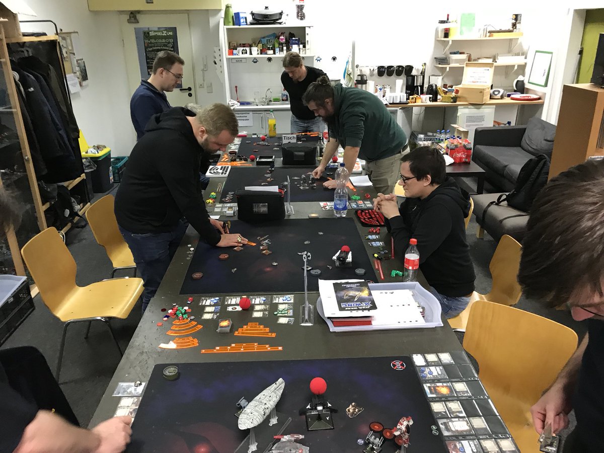 XWSHG's tweet photo. Ein paar Impressionen vom #xwing Charity Turnier. Überall rote Nasen https://t.co/8umwaXmSHQ