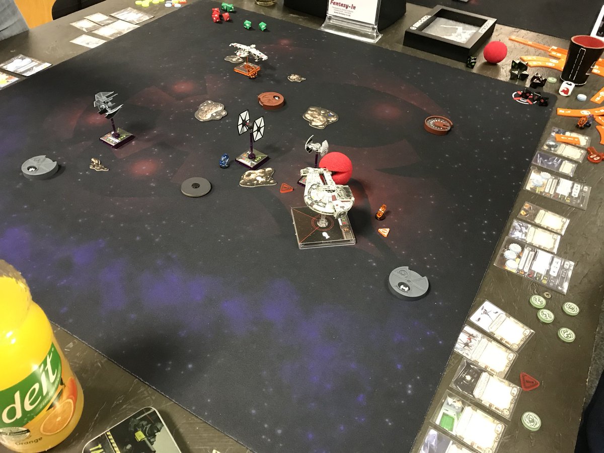 XWSHG's tweet photo. Ein paar Impressionen vom #xwing Charity Turnier. Überall rote Nasen https://t.co/8umwaXmSHQ