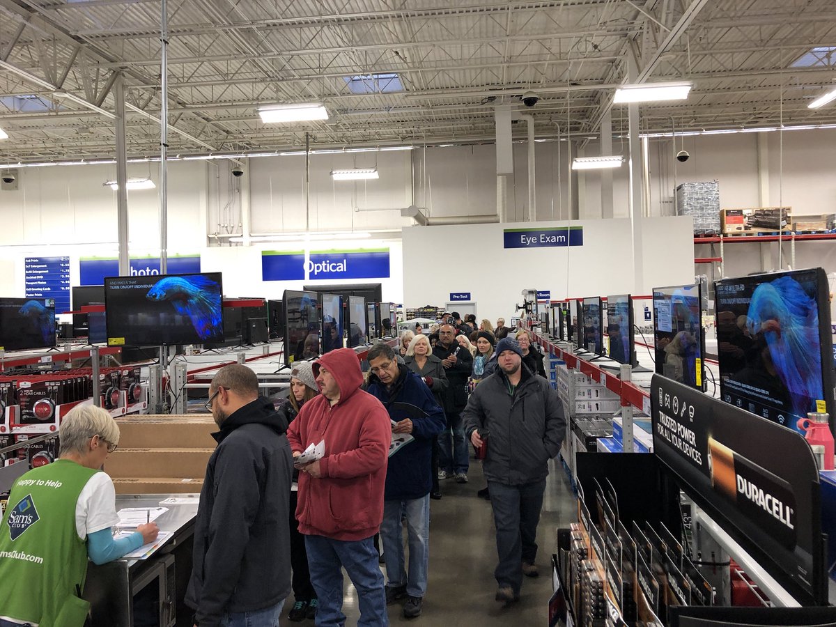 I told yinz to hurry! <a href="/SamsClub/">Sam’s Club</a> This line is HUGE!