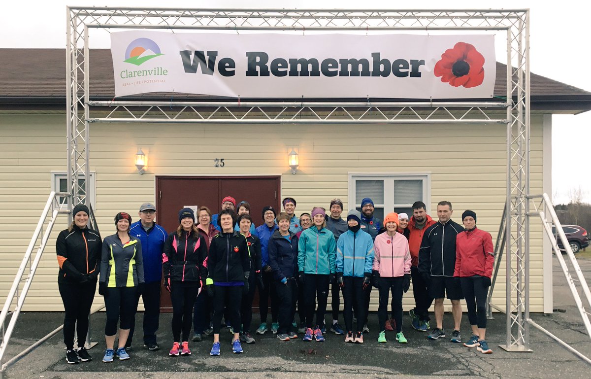 pauldtilley's tweet photo. The #RunAndRemember is off and running this morning in @ClarenvilleTown ! #LestWeForget @Barrett_Heather https://t.co/6BLPrHz9Ln