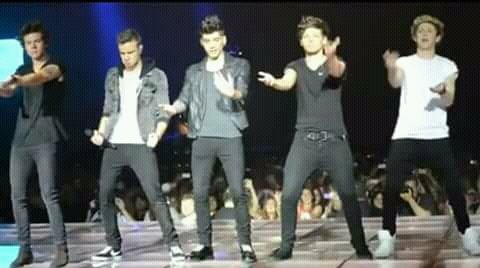 DreamMatcha's tweet image. Thanks so much, One Direction. You give me a lot of Lovely friends.... From another world, and now we're best friends... Thanks too, You break, We can wait together... #ThanksOneDirection #Pleasecomeback1D @onedirection @NiallOfficial @Harry_Styles @Louis_Tomlinson @LiamPayne