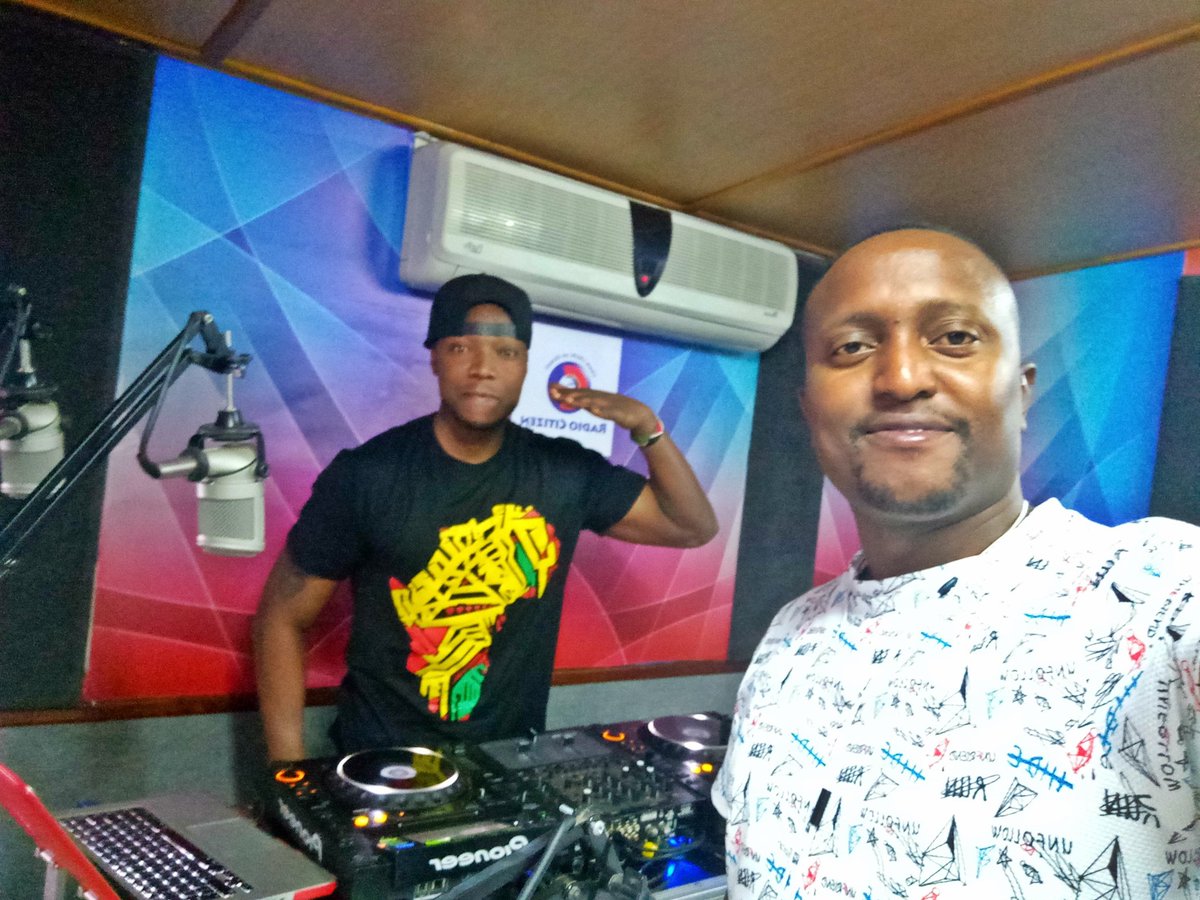 MsetoEA's tweet photo. Join @mzaziwillytuva and @djflashkenya now on #MsetoExtra @RadioCitizenFM for some hot party hits and trending stories https://t.co/qSpgqWH1YF