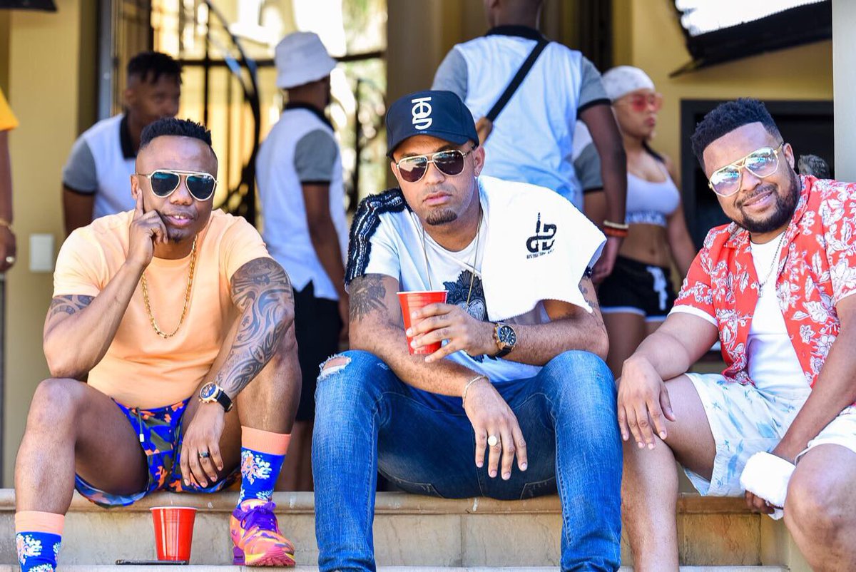 DistructionB's tweet photo. Retweet to win this year's most popular summer Combo: #DistructionBoyzTowel #Omunye #AlbumOutInStores https://t.co/i0djHUHYJA