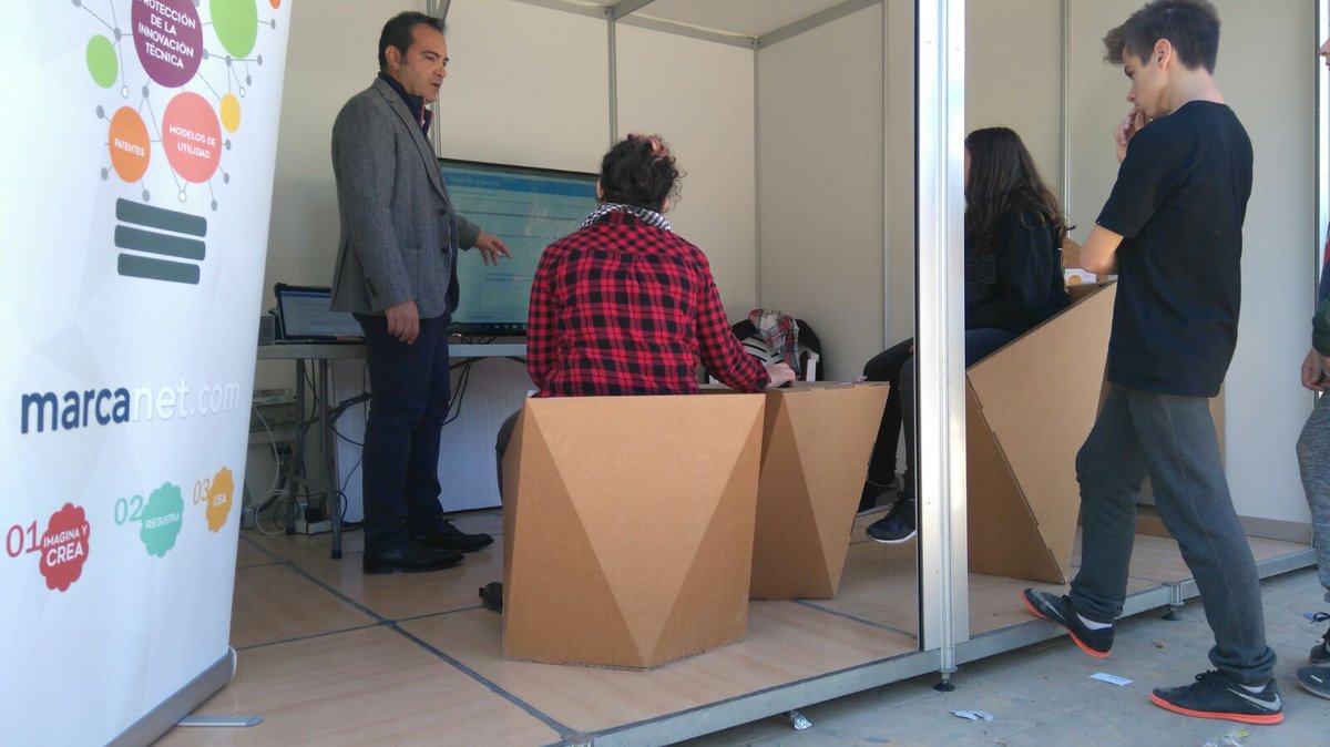 Marcanet_com's tweet photo. Un día estupendo en el Malecón #Secyt17 en Murcia. Gracias @Cartonlab por el maravilloso mobiliario https://t.co/HsYOOfGfwN