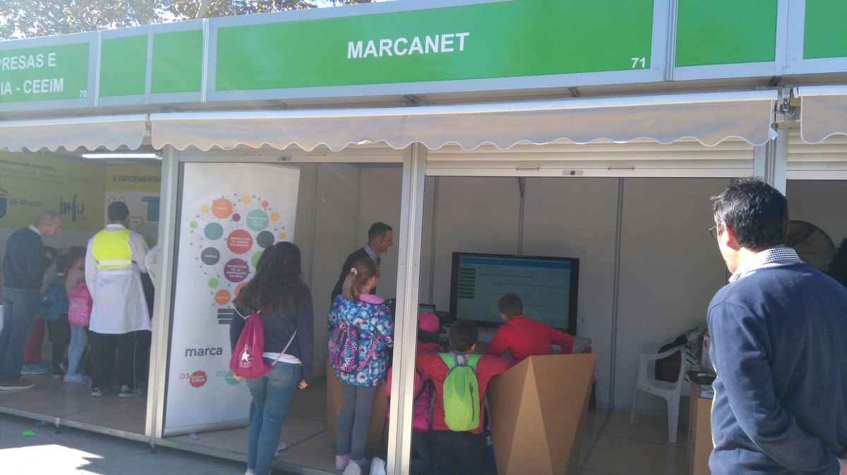 Marcanet_com's tweet photo. Un día estupendo en el Malecón #Secyt17 en Murcia. Gracias @Cartonlab por el maravilloso mobiliario https://t.co/HsYOOfGfwN