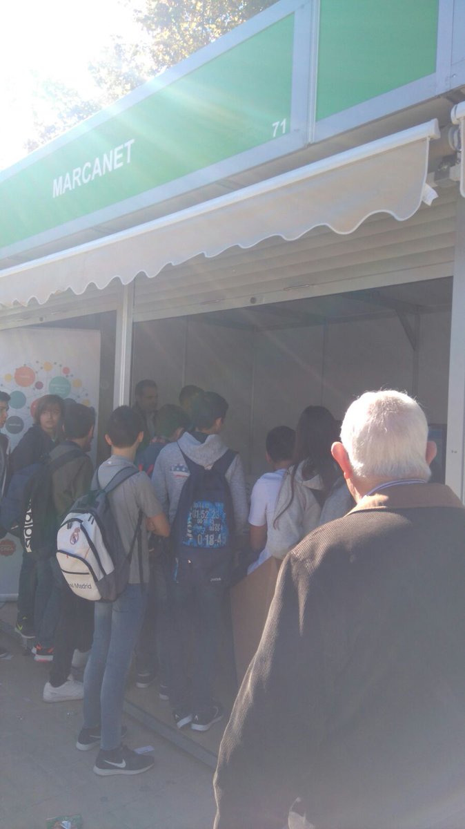 Marcanet_com's tweet photo. Un día estupendo en el Malecón #Secyt17 en Murcia. Gracias @Cartonlab por el maravilloso mobiliario https://t.co/HsYOOfGfwN