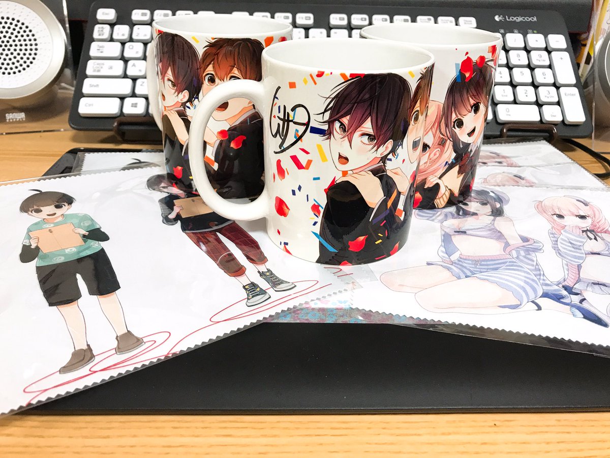 tsumugi630's tweet photo. 前田さんが呟いて下さってますが打ち上げのビンゴの景品に先日作ったマグカップとメガネ拭きを出させて貰ったんでした〜🤗えっサイン描いたら使えなくないですか…？ってサイン入れるのかな���躊躇したんですが入れました…笑 https://t.co/hncIZMHmtC
