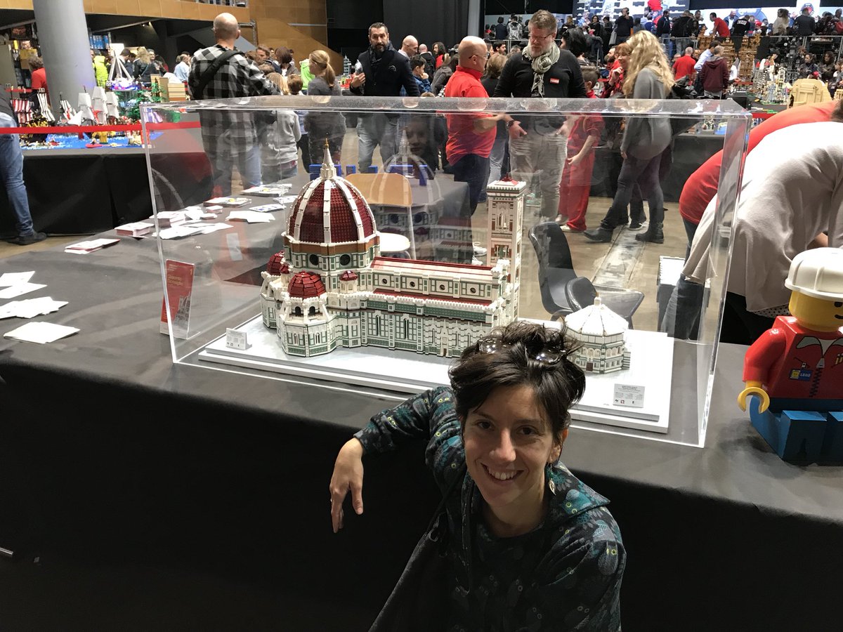 MatteoCerminara's tweet photo. Fantasia, estro, arte, gioco ✨✨✨ complimenti #Biff2017 #ToscanaBricks #ItLUG https://t.co/IUPb2qUzwc