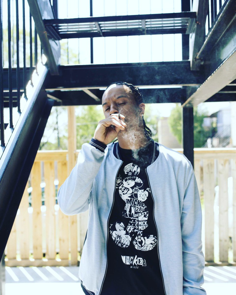 Tkmuzik's tweet photo. Head in the clouds,but soon touch down https://t.co/nfyF7yjfnL