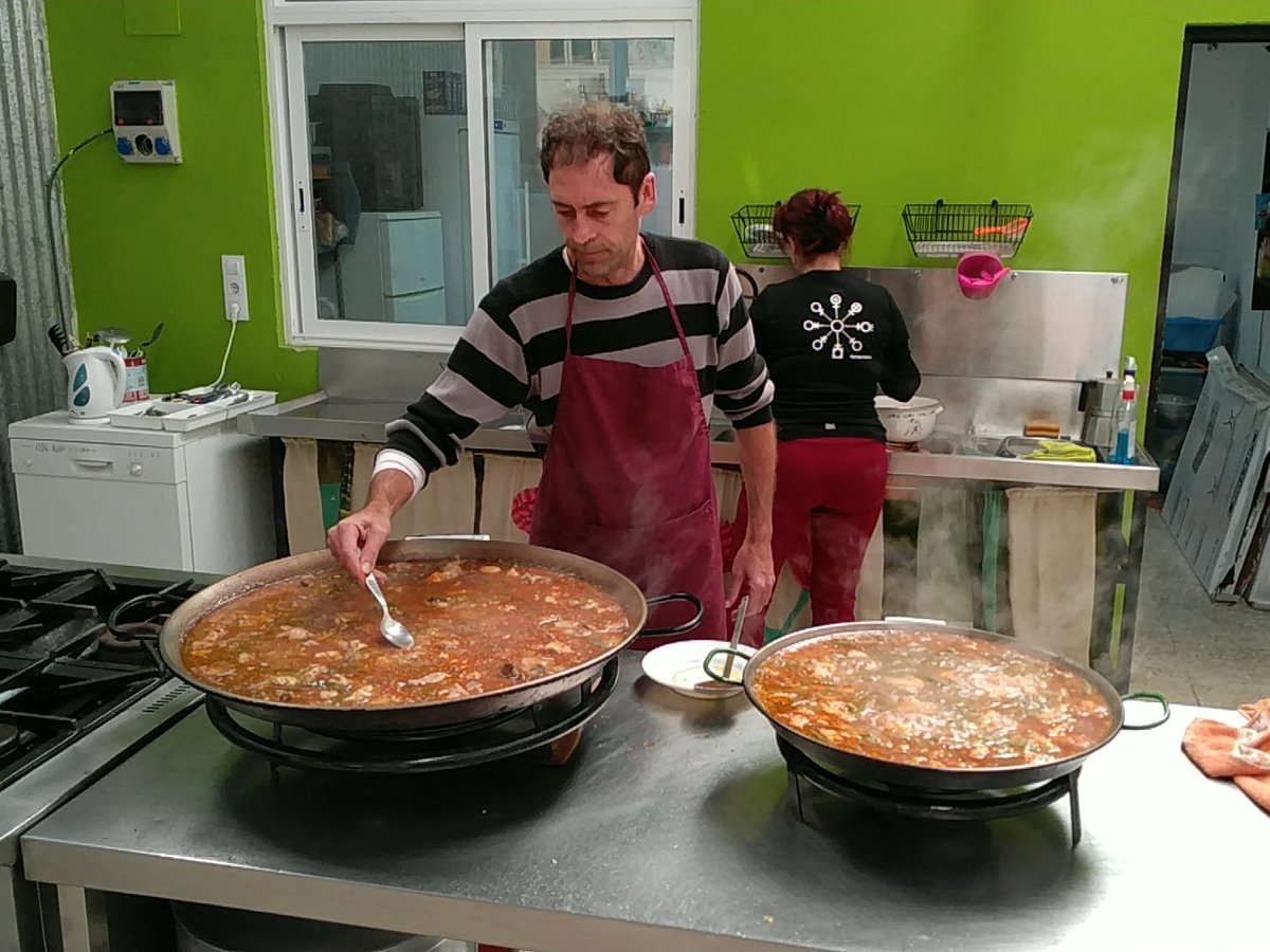 pingmujeres's tweet photo. La paella feminista está en camino #ping1 https://t.co/FW2oMG4pun