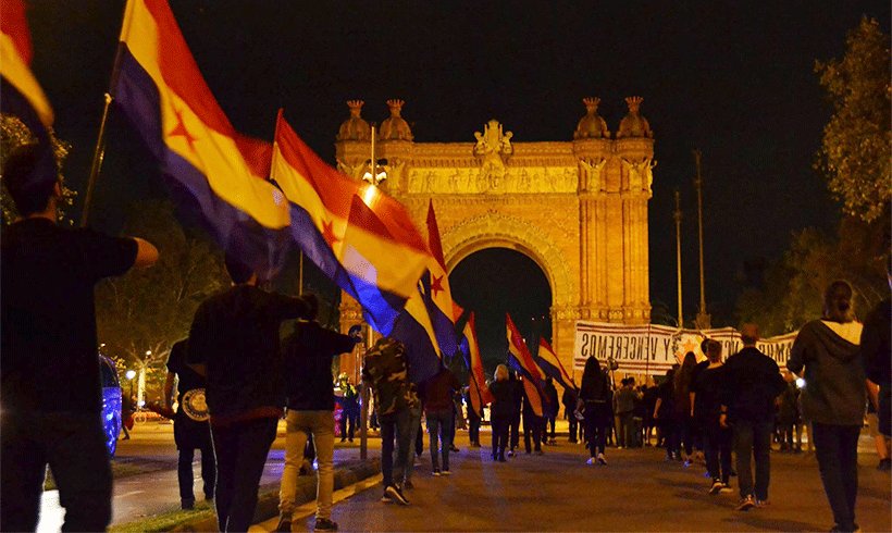 PerspektiveOn's tweet photo. "Wir müssen die Interessen unserer Klasse verteidigen, der ArbeiterInnenklasse, und nicht in blindem Nacheifern der Reaktion das Bett machen." #Katalonien #PMLRC #Spanien #Unabhängigkeit https://t.co/CWggZV81Ze https://t.co/6JA42qNCvK