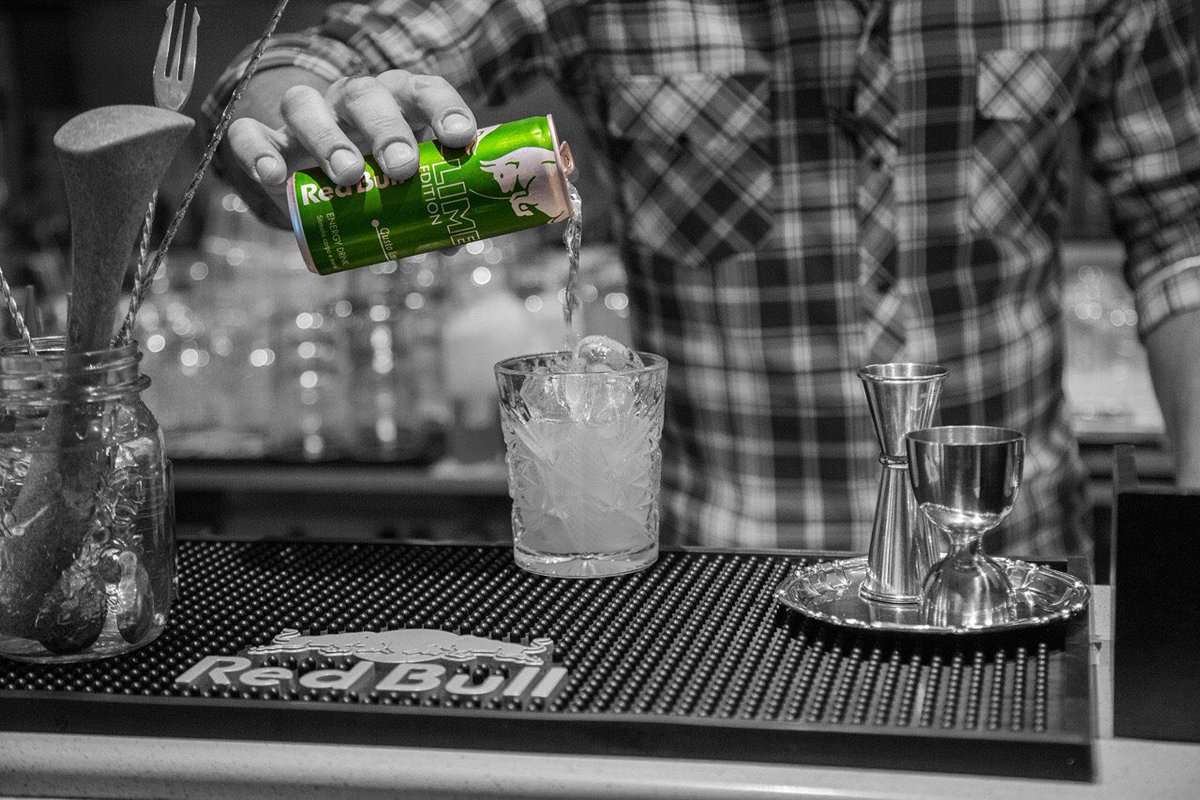 GiorgioIannelli's tweet photo. Green Herbal 🍹
#SpinTheCan #GivesYouWings #TiMetteLeAli #RedBull #RedBullItalia #EnergyDrink #LimeEdition #RedBullLime #GreenHerbal #WingsLife #RedBulTeam #Mixology #Musketeer #OnPremiseItaly https://t.co/5WfSYxeztG