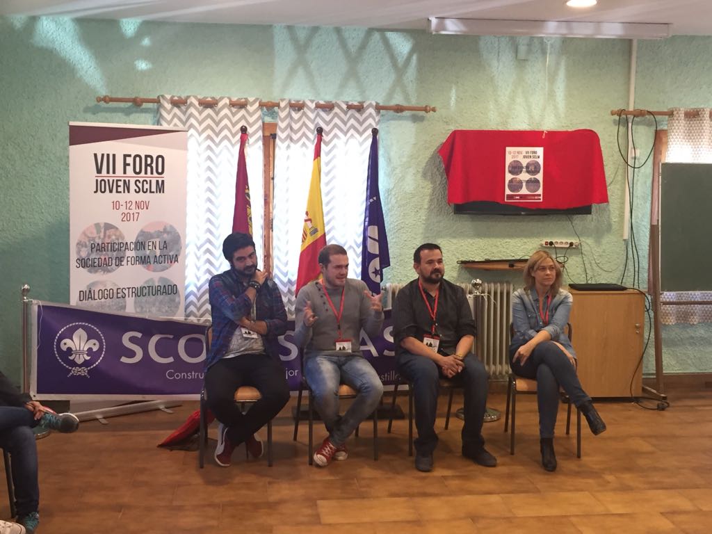 asdescoutsclm's tweet photo. Los rovers planteando dudas e inquietudes a @carmenpicazo3 @jramoresdg @Manu_Mtnez y @Juankargg2000 Gracias por escuchar a nuestros jóvenes y sus reivindicaciones. Es la única manera de cambiar la sociedad.#FJ2017 #participación #diálogo #juventudnecesaria #Albacete https://t.co/DV9IVTfosw