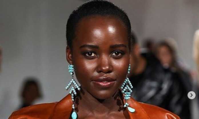 Kiss100kenya's tweet photo. Girl Got NO Chills! @Lupita_Nyongo Blasts Magazine For Photoshoping Her Hair https://t.co/2GYVQbbXFa https://t.co/wnip8YYGMD