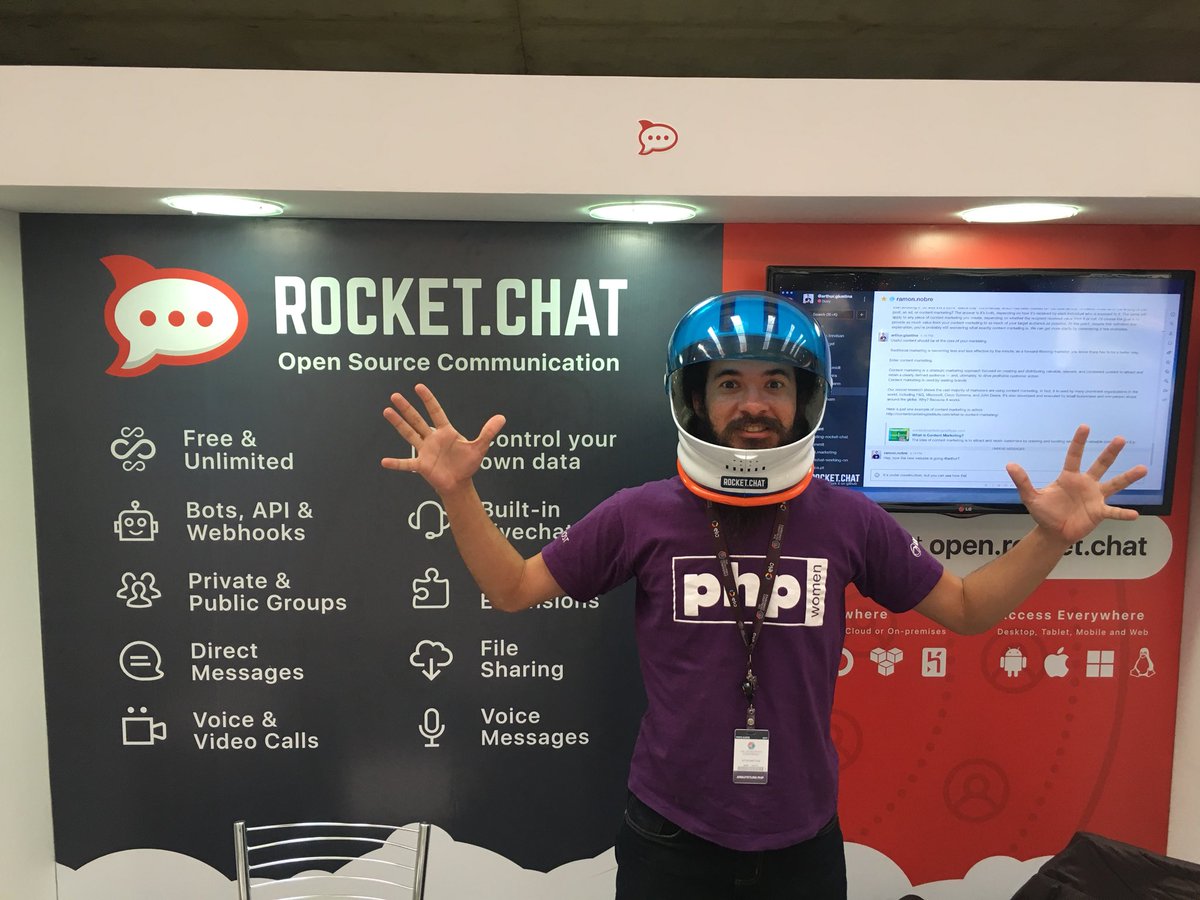 RocketChat's tweet photo. No stand da @RocketChat @vitormattosrj #TDC #phprio https://t.co/UIbMSuukCl
