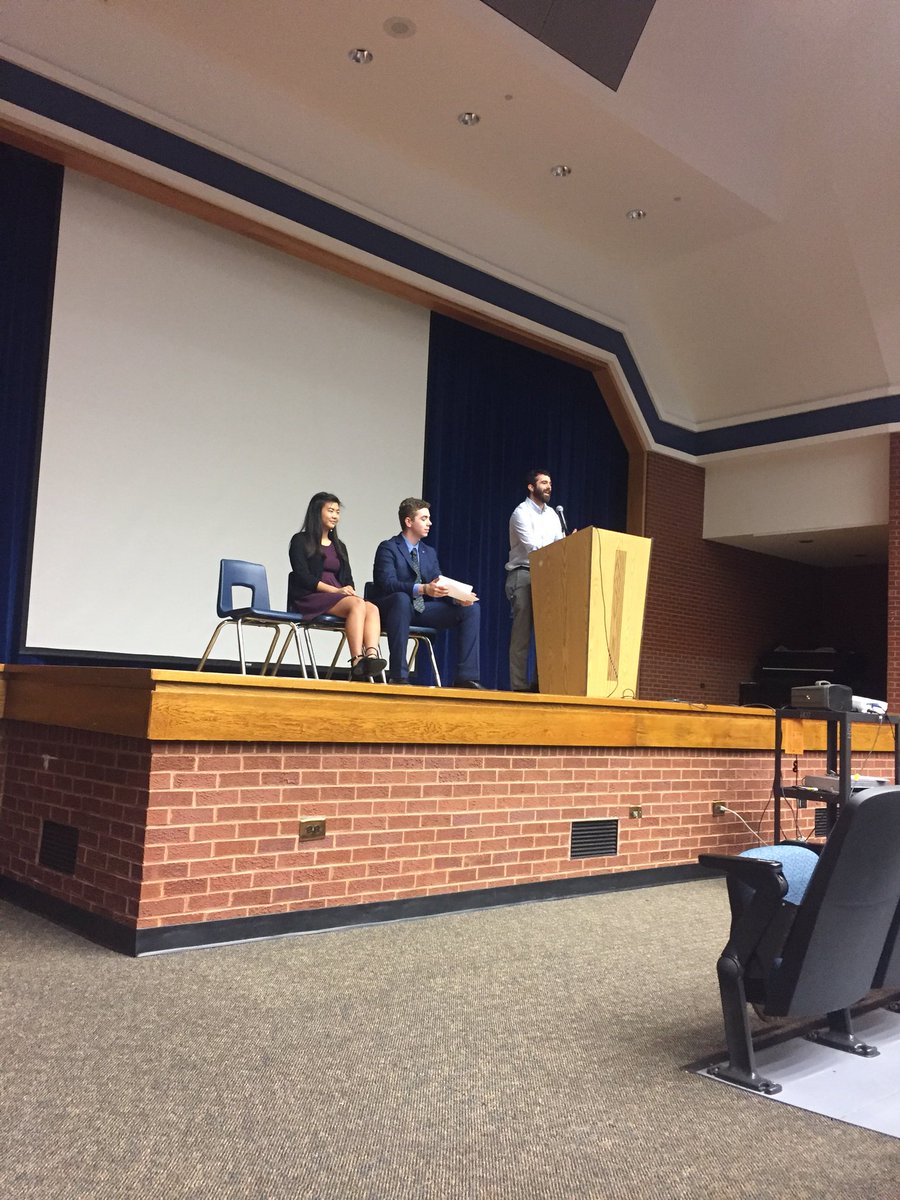 MisterHoge's tweet photo. MiniMun 2017 begins! #CHSmodelUN https://t.co/U9ncAUGcYt