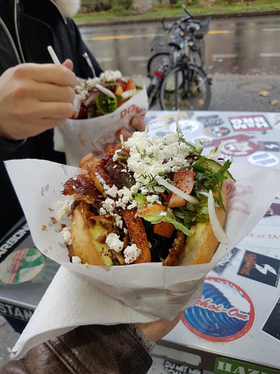 quentinlechemia's tweet photo. #NowTesting Les bouquets de fleurs berlinois 💐 w/ @jgoyon https://t.co/8hhxcWiruU