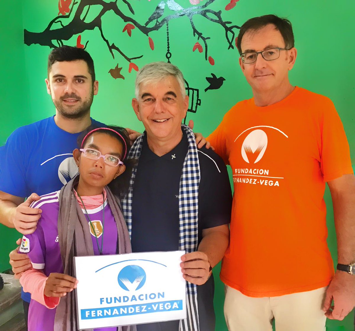 IOFVega's tweet photo. El Dr. Tomás Parra y el optometrista Alberto Barros han vuelto de Camboya donde han revisado la vista a más de 500 personas #FundaciónFFV https://t.co/FrhdUtURdY