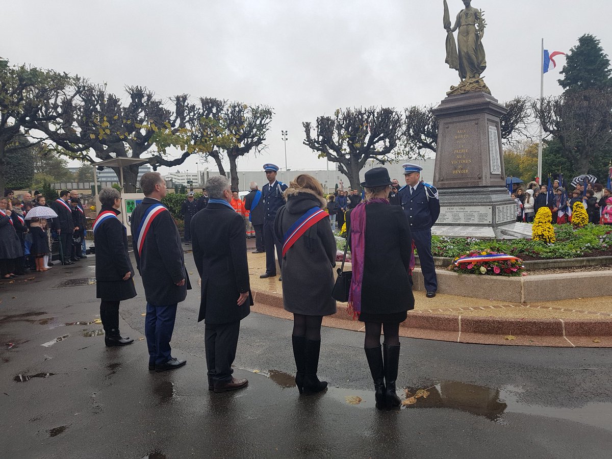 gfdainville's tweet photo. #11novembre à @Lagarenne, @philippejuvin a invité les enfants à retenir le nom d'un soldat et le porter dans leur coeur toute la journée afin de le faire revivre et honorer sa mémoire
Bravo pour cette excellente idée ! https://t.co/ST27JOdAW5
