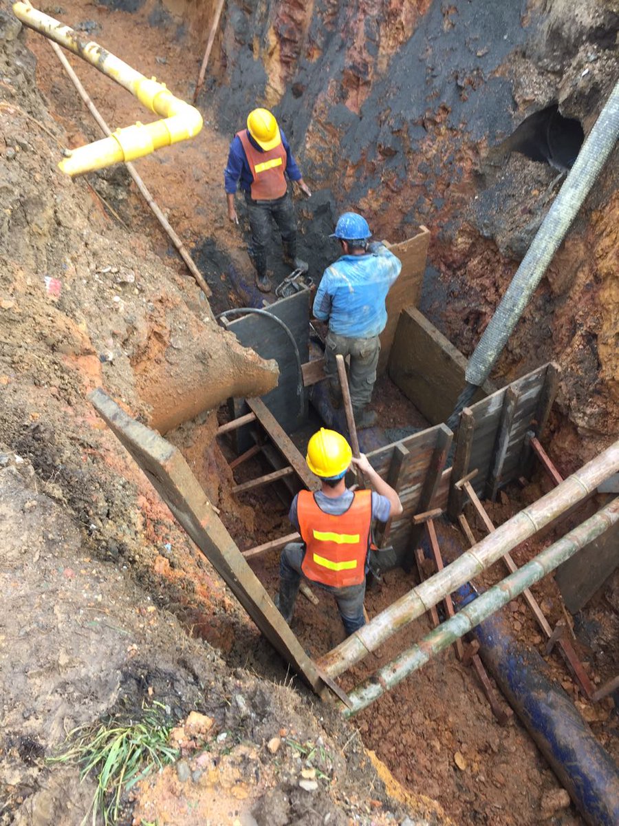 aguasmzl's tweet photo. Finalizamos primer anclaje en reparación en Intercambiador Vial La Carola. https://t.co/sEYWuaEVLw