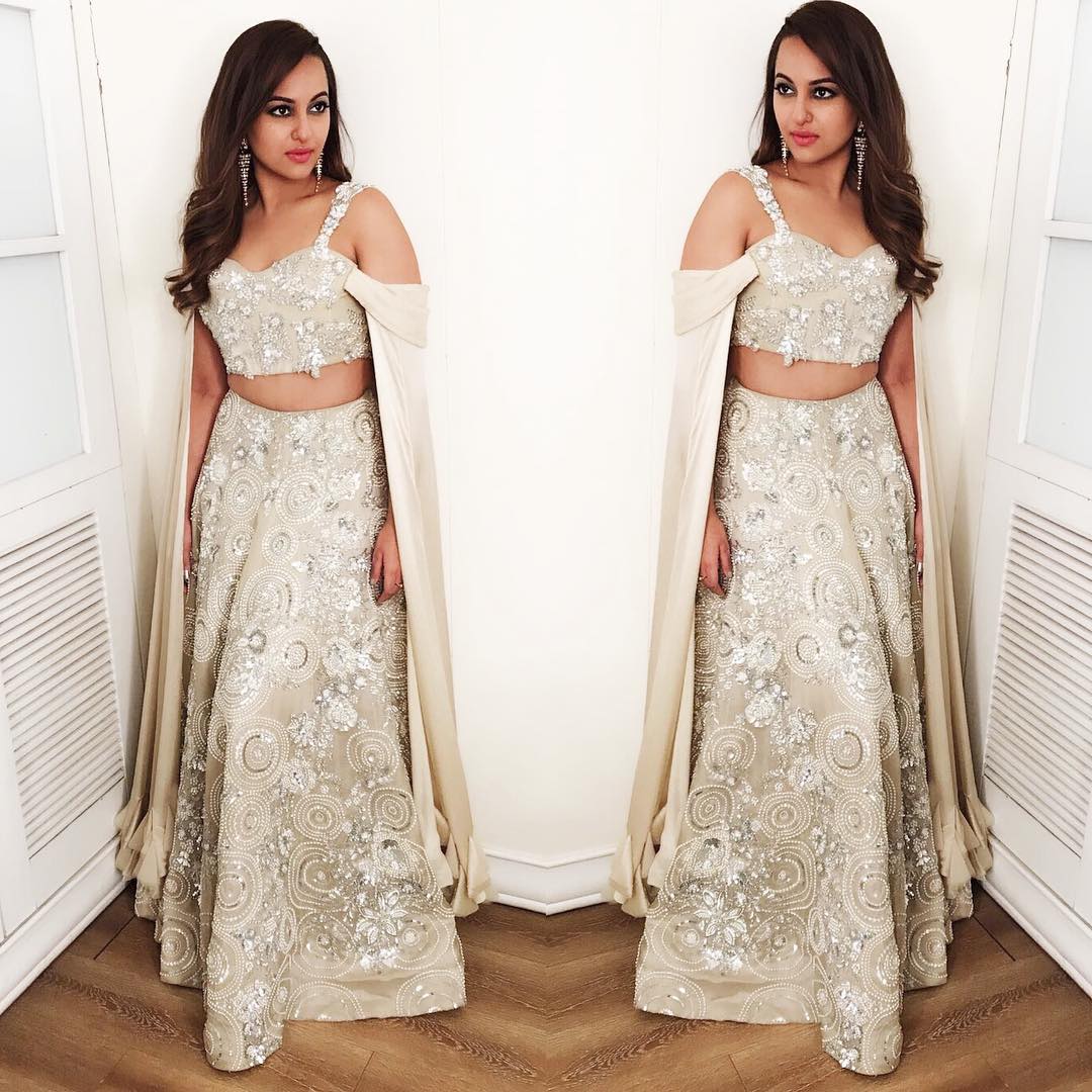 AsliSonna's tweet photo. #OmShantiOm grand finale! https://t.co/w8zRn53rd0