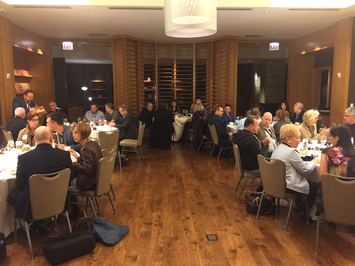 Hyken's tweet photo. Great morning in Chicago at NSA CSP/CPAE Summit. The top professional speakers in the industry meet to share ideas. #NSA17 #CSPspeaker https://t.co/rNzGMRAfsm