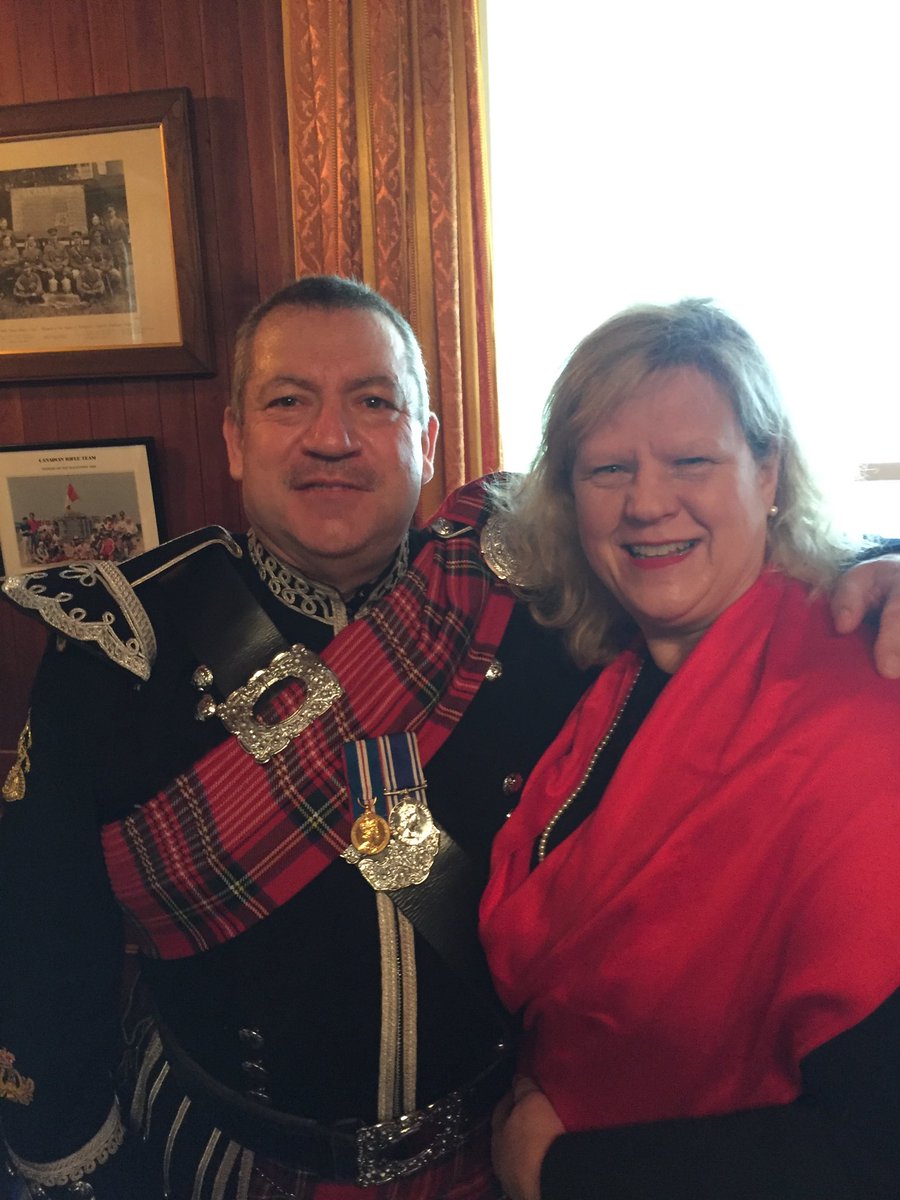 JaniceCharette's tweet photo. Thx to our wonderful piper Keith for playing at 🇨🇦 11/11 ceremony at Brookwood Military Cemetery #WeWillRememberThem https://t.co/WbwWcvlpE2