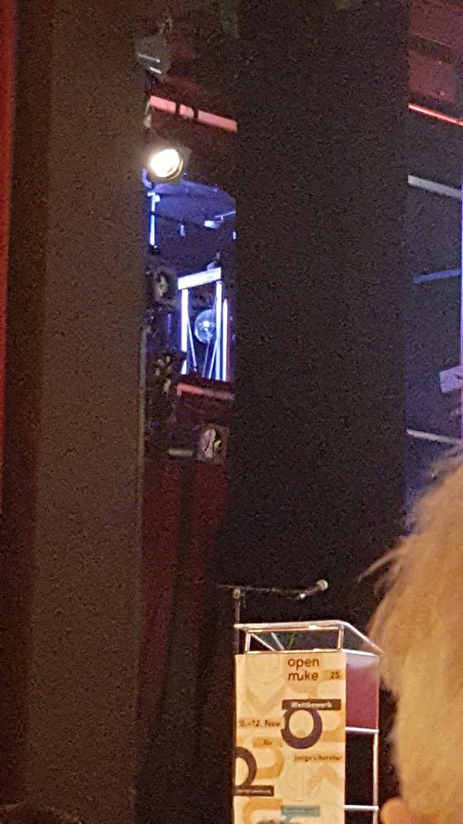 ooovector's tweet photo. #openmike25 hinter der Bühne steht ein guillotine und eine discokugel meine Meinung kann mich aber auch täuschen https://t.co/dfu5vwWrHw