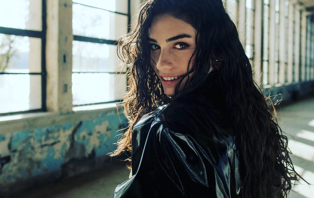 ergucluoffical's tweet photo. Hürriyet Pazar Hakan Gence'yle yaptığımız röportajdan @hakangence 💃🏻 📸: @muhsinakgunofficial 💓 Kıyafetler: @mow.agency ♥️ @basakilker @pel.acik @aslihankarahan Hepinize çokkk teşekkür ederim! 😍😍😍 https://t.co/IQKn0ih7ow