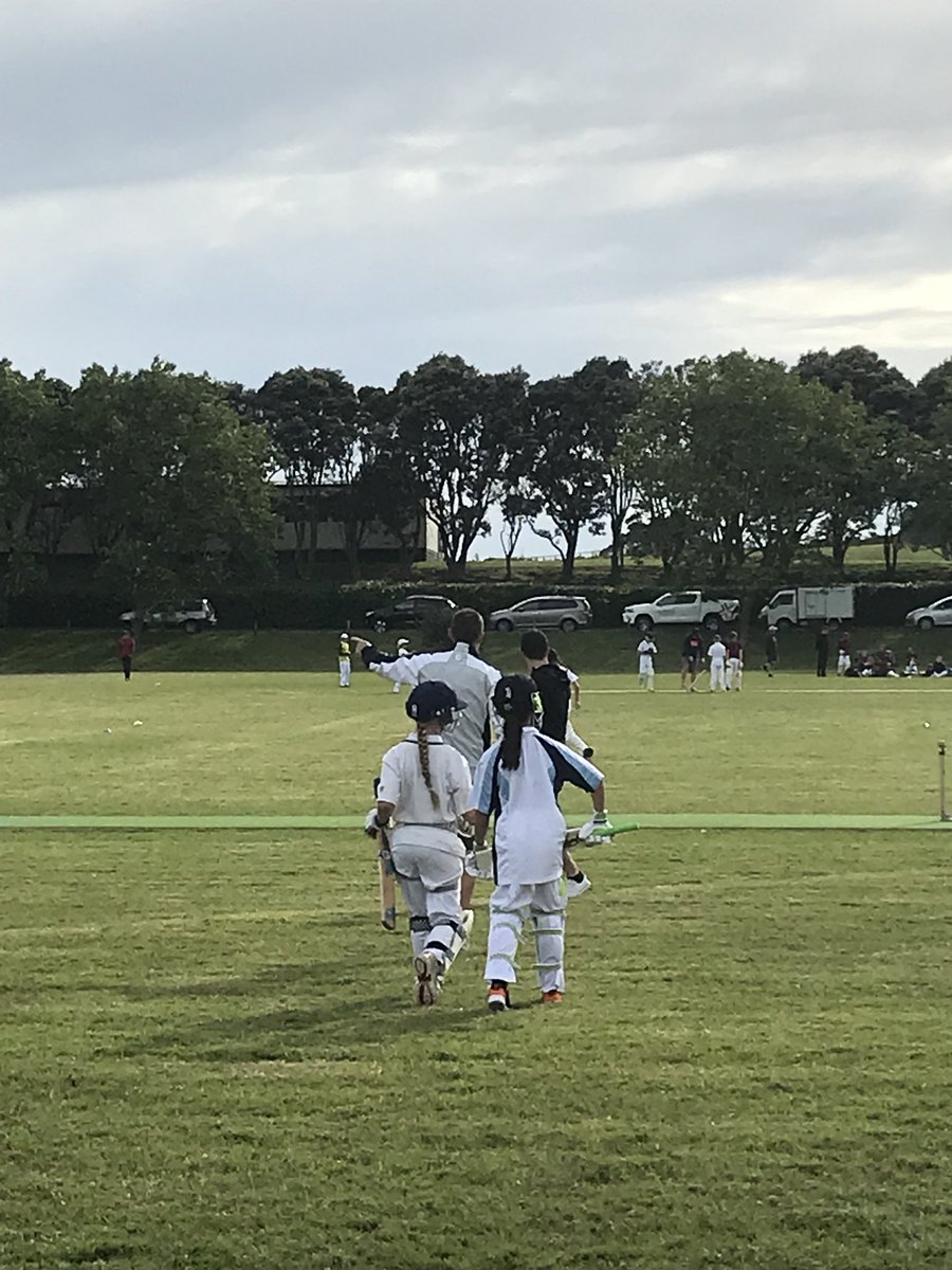 IndySilva3's tweet photo. Megs opening bat - at Belmont School in Takapuna https://t.co/OKE46Rae47