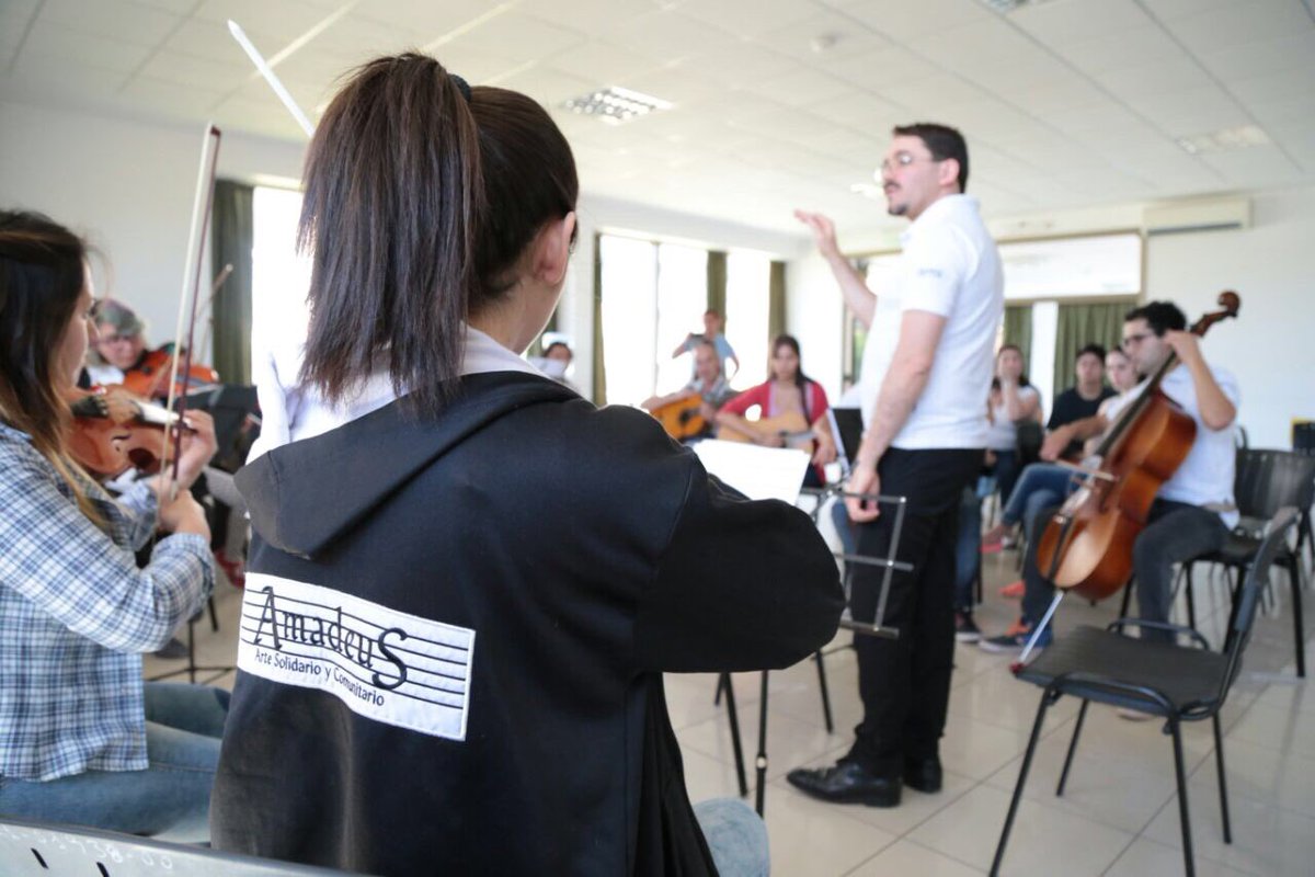 cdneuquen's tweet photo. Crece la convocatoria. Ensayo de la Orquesta comunitaria articulada entre @cdneuquen y Fundación Amadeus. #RelaciónConLaComunidad https://t.co/VFQszvlIvH