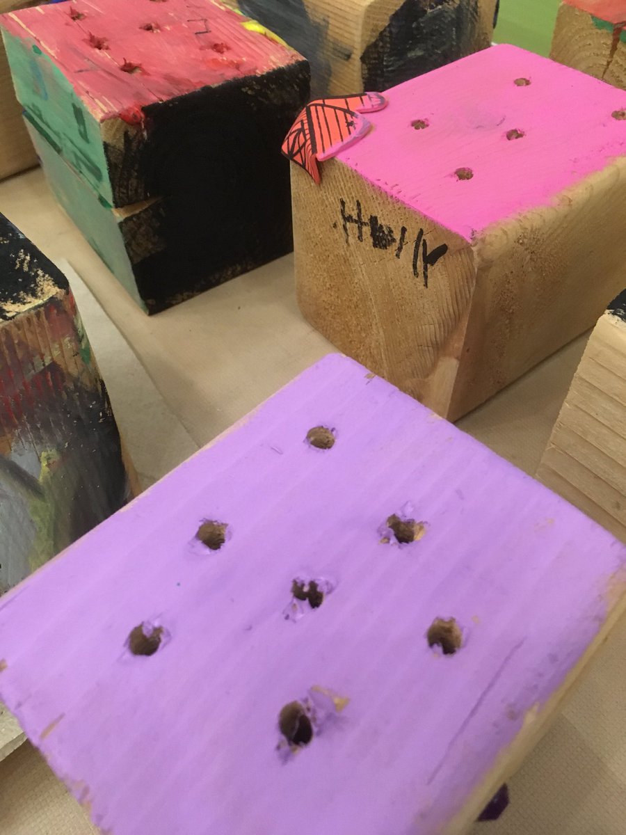 lolacanola67's tweet photo. Nests for solitary bees @NorthlandsAg #farmfair #FarmtasticFunWeekend https://t.co/qNjNGXitJb